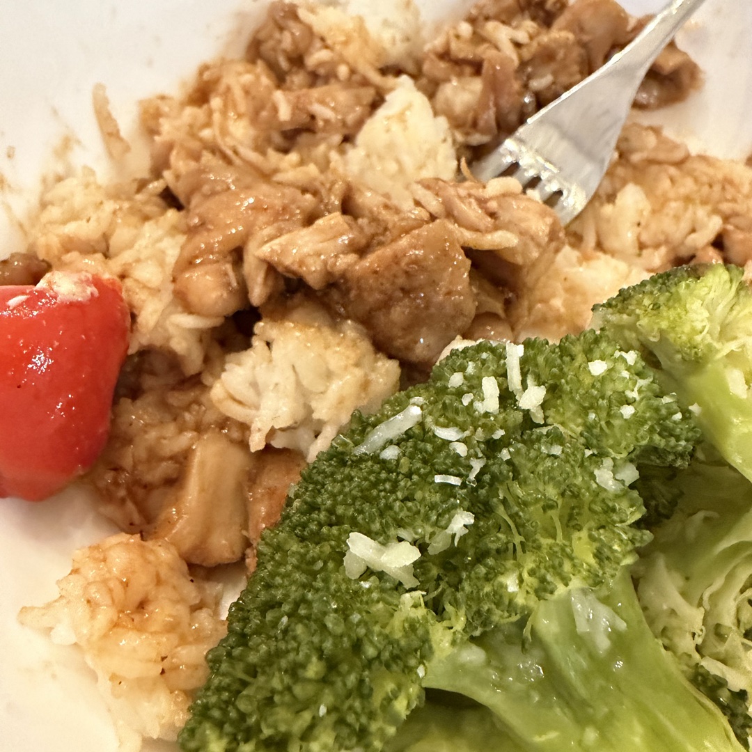 Bbq Chicken, Rice, Broccoli, With Picante Peppers