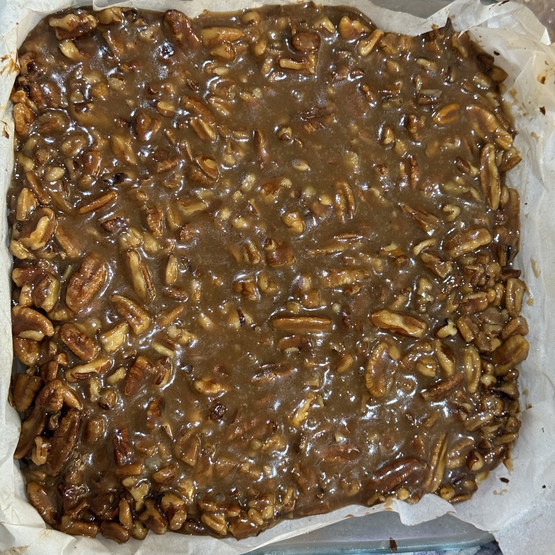 Pecan cheesecake bars