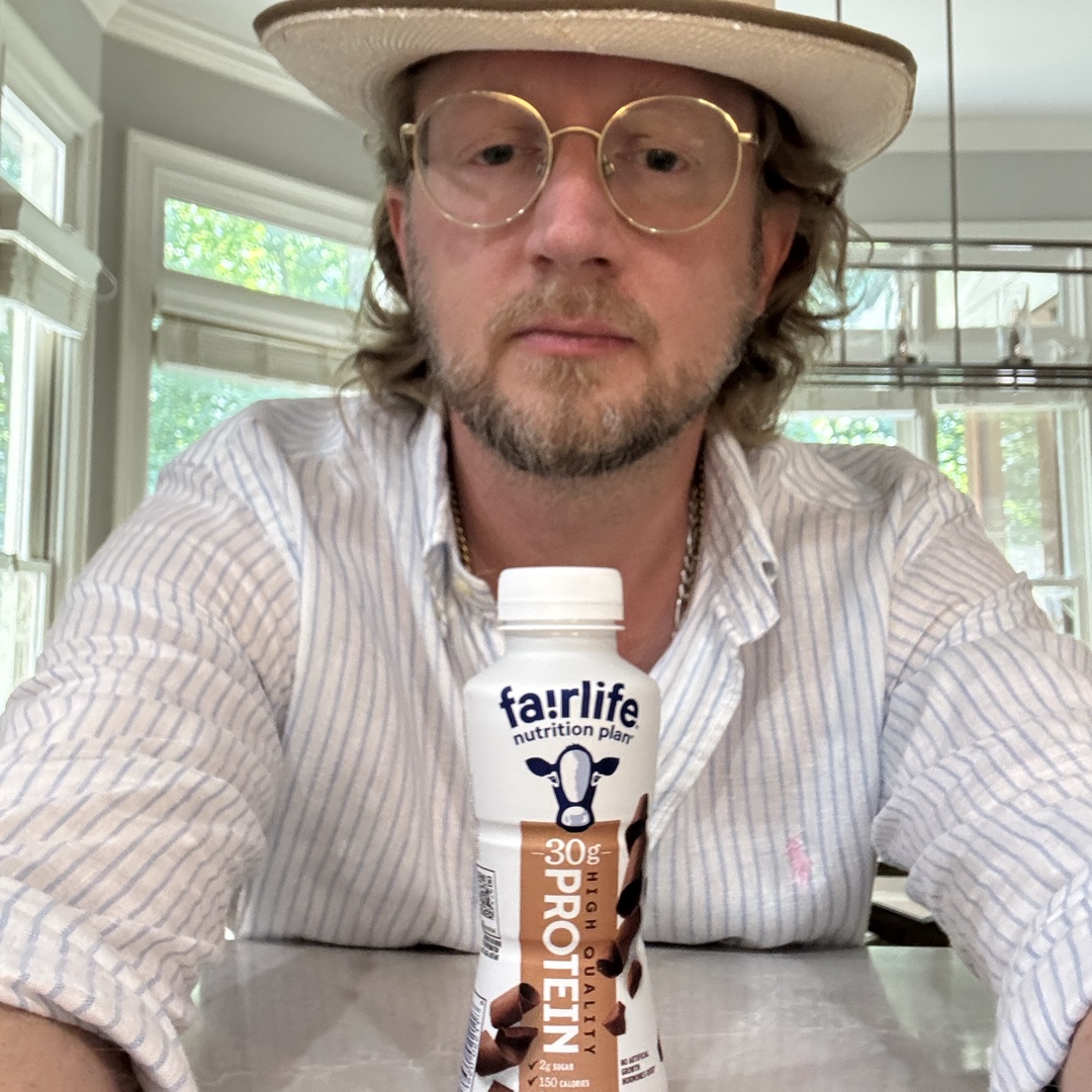 Chocolate protein milk