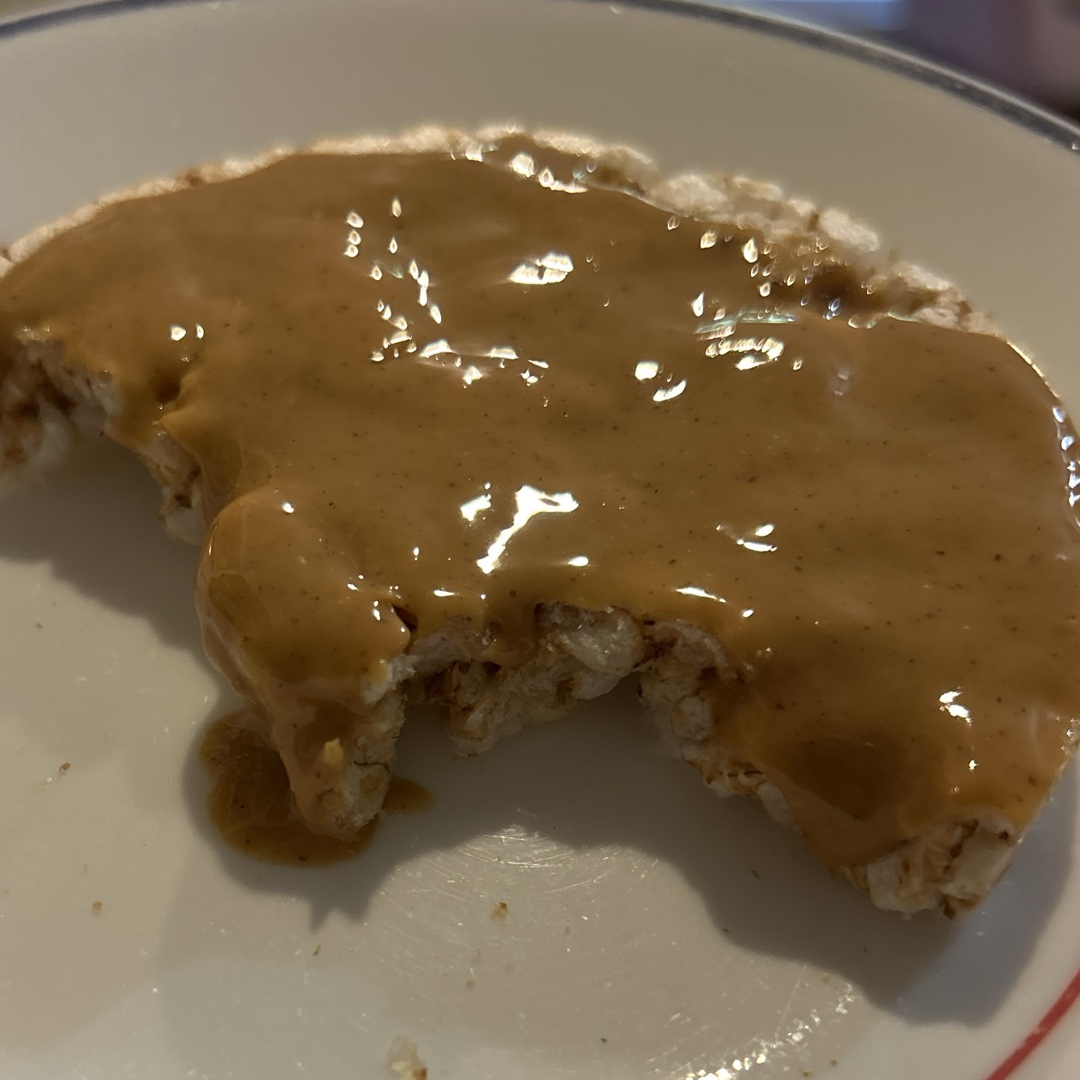 Rice cake with eanut butter